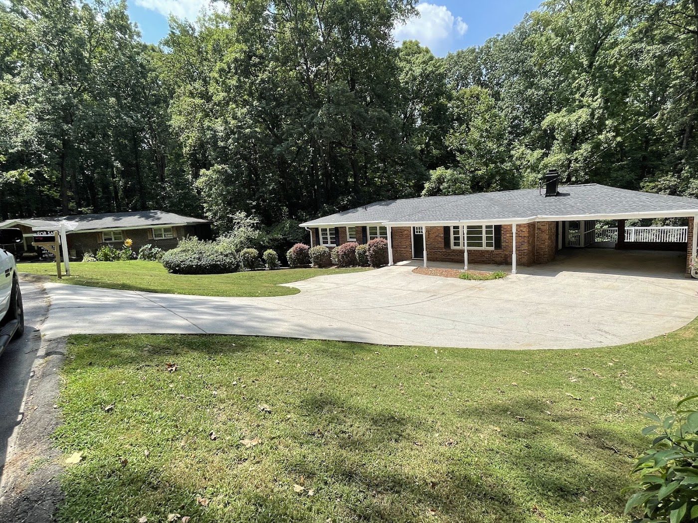 Front yard of a ranch home